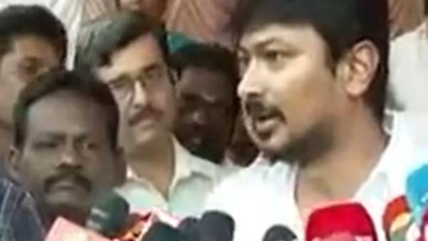 யாரையும் அநாகரிகமான முறையில் விமர்சிக்கக் கூடாது யாரையும் அநாகரிகமான முறையில் விமர்சிக்கக் கூடாது