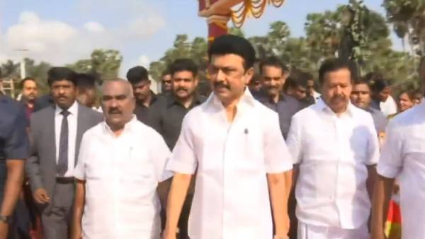  மக்களிடம் பேசினார் 