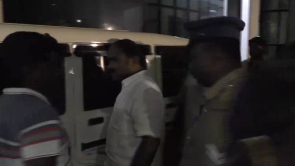 அதிமுக நகர செயலாளர் மிரட்டல் அதிமுக நகர செயலாளர் மிரட்டல்