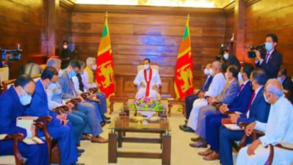 உணவு, மருந்து இன்றி மக்கள் 