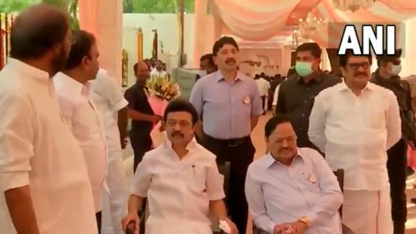  எதிர்க்கட்சி தலைவர்கள்