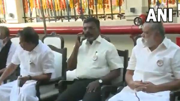 இடதுசாரிகள் 