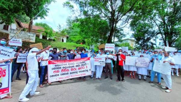  அரசுக்கு எதிராக கிரிக்கெட் வீரர்கள் 