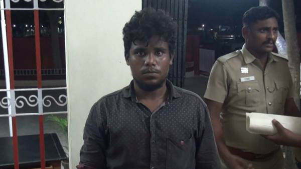 100 பெண்களுடன் சாட்டிங் 