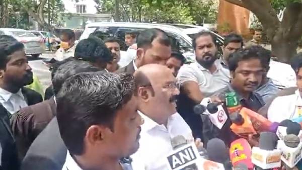 போலீசார் மீது புகார் போலீசார் மீது புகார்