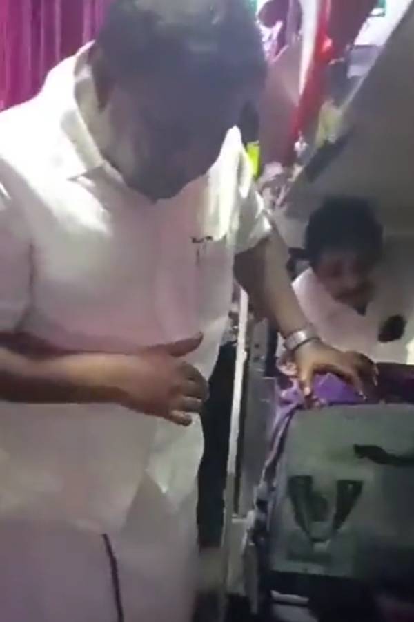 தனியார் பேருந்துகளின் கட்டண கொள்ளை 