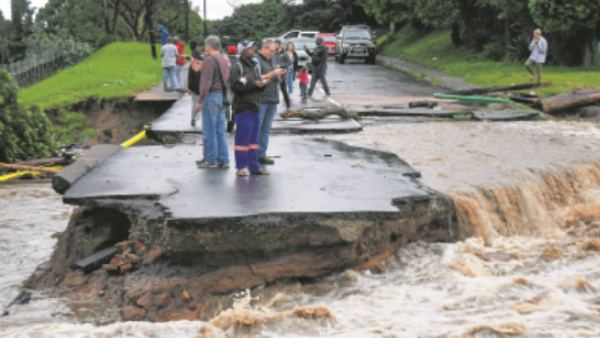 ஆங்காங்கே வெடிக்கும் போராட்டங்கள் ஆங்காங்கே வெடிக்கும் போராட்டங்கள்