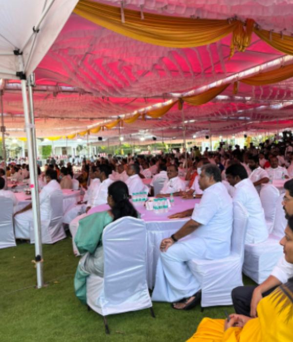 பொலிவிழந்த தேநீர் விருந்து பொலிவிழந்த தேநீர் விருந்து