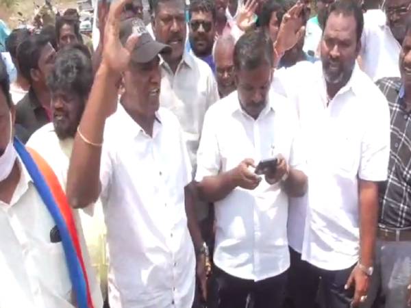 பணிநீக்கம் செய்ய கோரிக்கை 