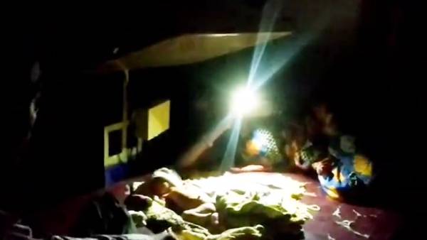 செல்போன் வெளிச்சத்தில் பிரசவம் செல்போன் வெளிச்சத்தில் பிரசவம்