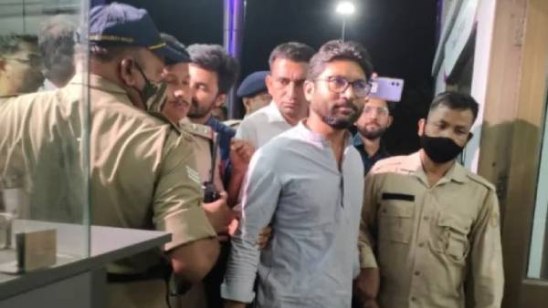 ஜிக்னேஷ் மேவானி கைது 