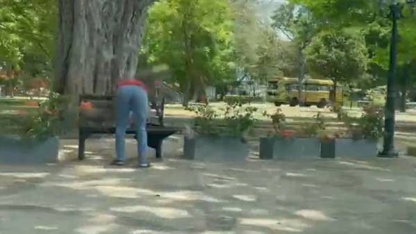  கடைகளில் பணக்காரர்கள்... வீட்டில் ஏழைகள் 