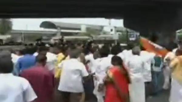 கோவையில் மோதல் 