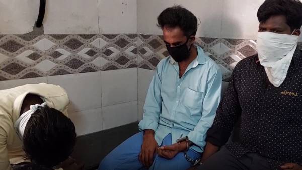 இளம் பெண் பலாத்காரம் இளம் பெண் பலாத்காரம்