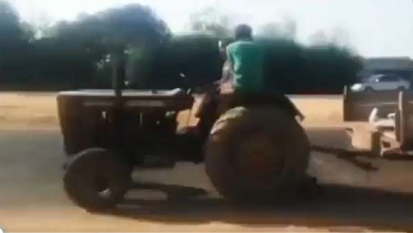 Ambulance carrying patient runs out of fuel midway in Uttar Pradesh Ambulance carrying patient runs out of fuel midway in Uttar Pradesh