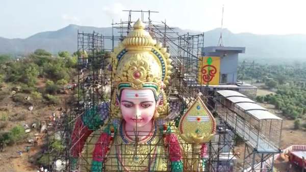 பாலாபிஷேகம் செய்ய லிப்ட் 