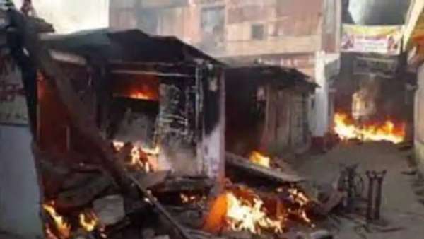 மோதல் போலீஸ் குவிப்பு 