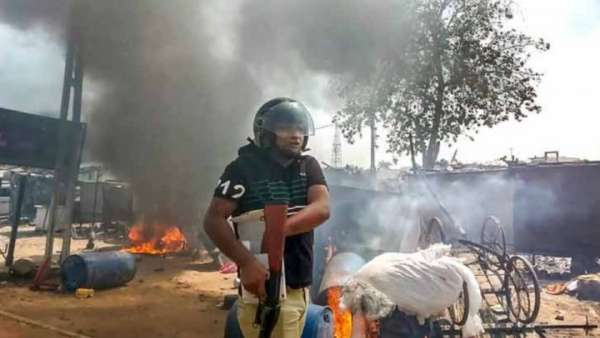 கல்வீச்சு ஊர்வலம் ரத்து 