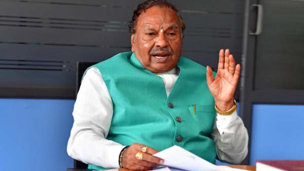 அமைச்சர் மீது புகார் 