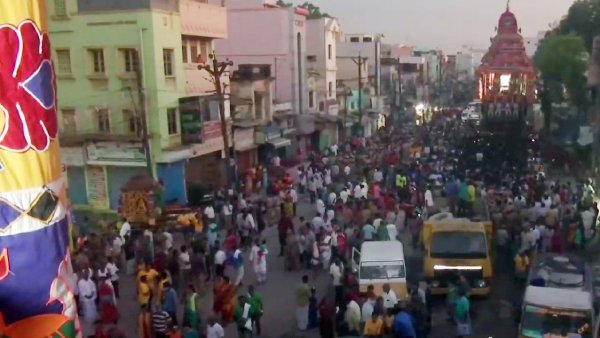 மாசி வீதிகளில் வலம் வந்த தேரோட்டம் மாசி வீதிகளில் வலம் வந்த தேரோட்டம்