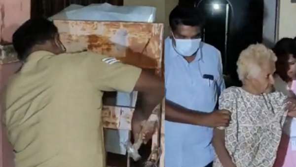  மண்ணை சாப்பிட்டு..