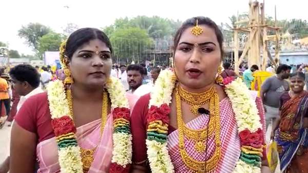 குவிந்த திருநங்கைகள் குவிந்த திருநங்கைகள்