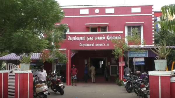 நாட்டு வெடிகுண்டு வீச்சு நாட்டு வெடிகுண்டு வீச்சு