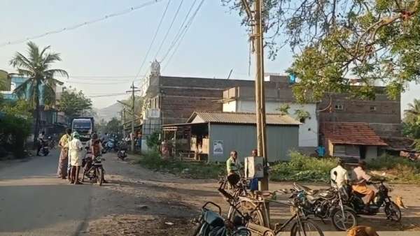 பெற்றோரிடம் புகார் பெற்றோரிடம் புகார்