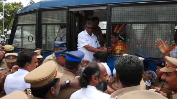 மாவட்ட ஆட்சியர் அலுவலகம் முற்றுகை 