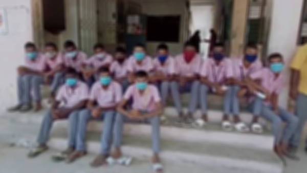 மாணவர்களுக்கு சிகை அலங்காரம் 