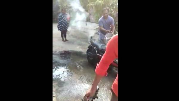 வண்டியில் கிளம்பிய புகை 