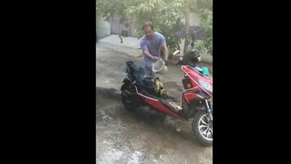 பற்றி எரிந்த பைக் 