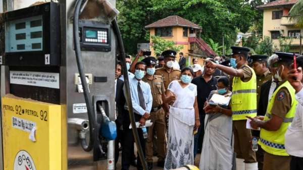  பணமின்றி தவிக்கும் இலங்கை 
