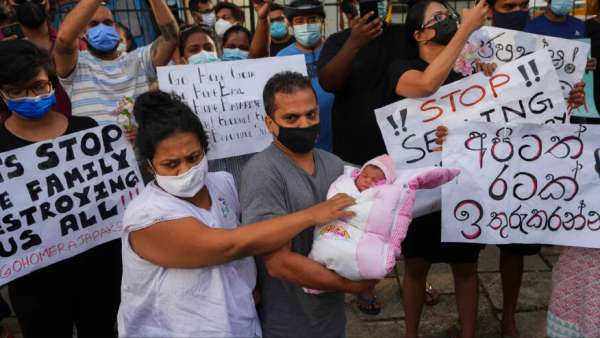 உன்னிப்பாக கவனிக்கிறோம் உன்னிப்பாக கவனிக்கிறோம்