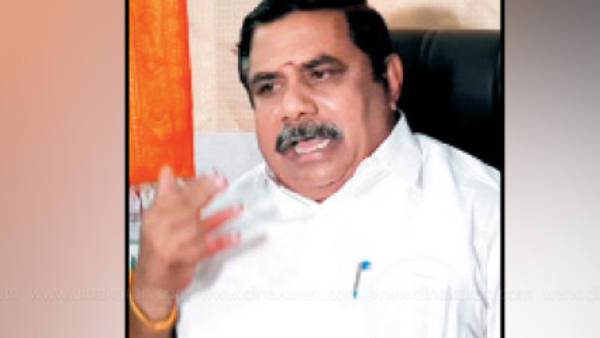 ஆட்டம் காணும் கோட்டை 