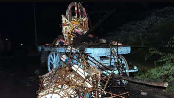 மின் விளக்குகளை கொண்டு அலங்காரம் மின் விளக்குகளை கொண்டு அலங்காரம்