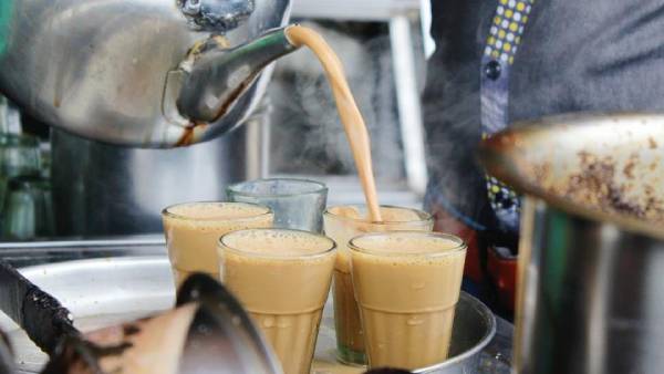 உரிய மரியாதையுடன் தேனீர் 