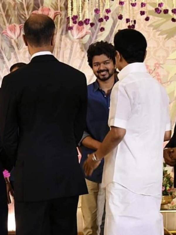  தளபதிகள் சந்திப்பு வரவேற்ற விஐபிக்கள் 