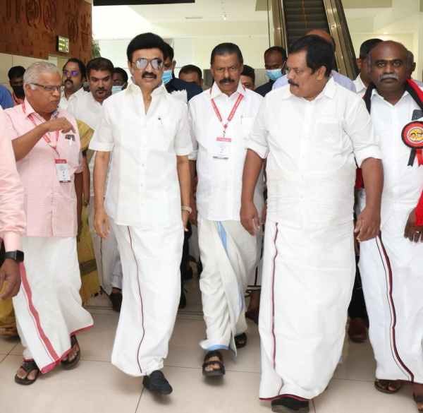 என்ன கூட்டம்? 