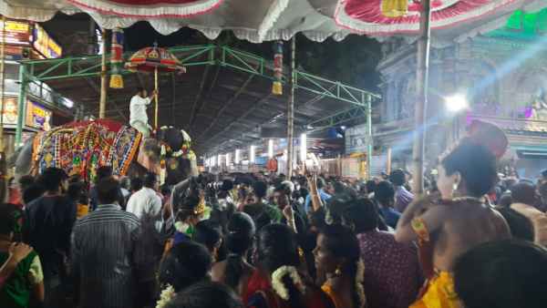 பட்டத்தரசியாக முடிசூட்டல் பட்டத்தரசியாக முடிசூட்டல்