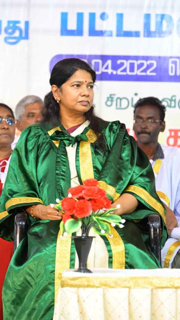 மாணவர்கள் கல்வி கற்க 
