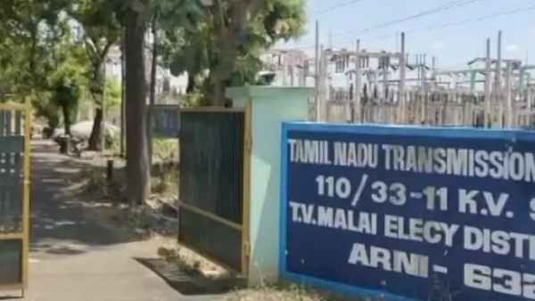 ஆரணி மின்வாரிய அலுவலகத்தின் மீது கல்வீச்சு 