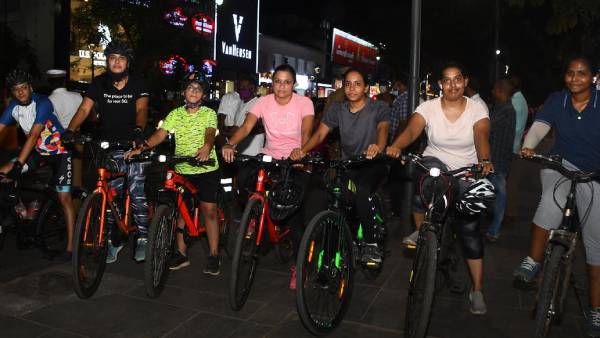 மீண்டும் வந்தார் மீண்டும் வந்தார்