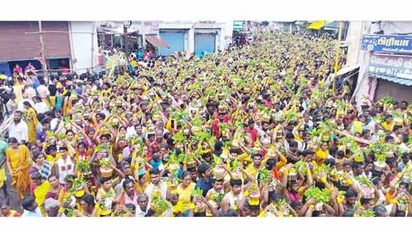 ஆம்புலன்ஸ்க்கு வழிவிட்ட பக்தர்கள் ஆம்புலன்ஸ்க்கு வழிவிட்ட பக்தர்கள்
