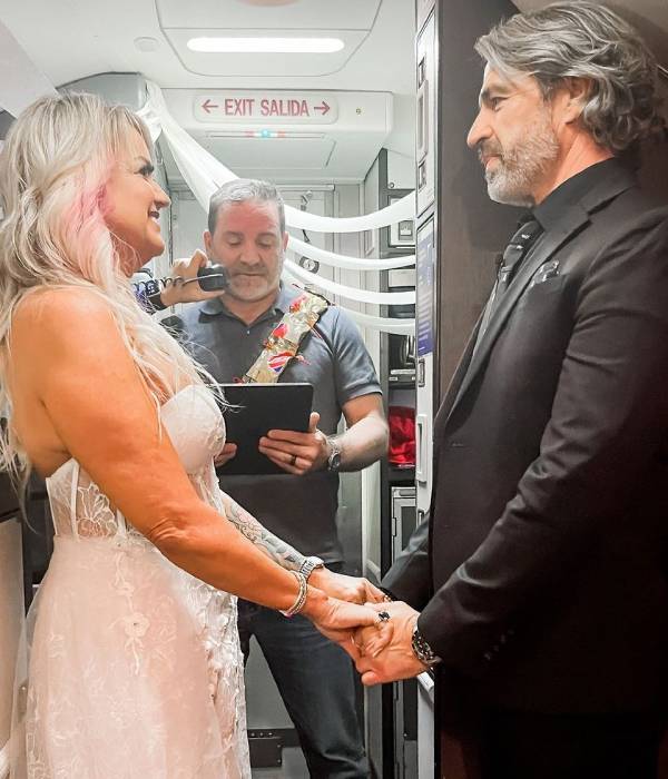 உதவிய சக பயணி உதவிய சக பயணி