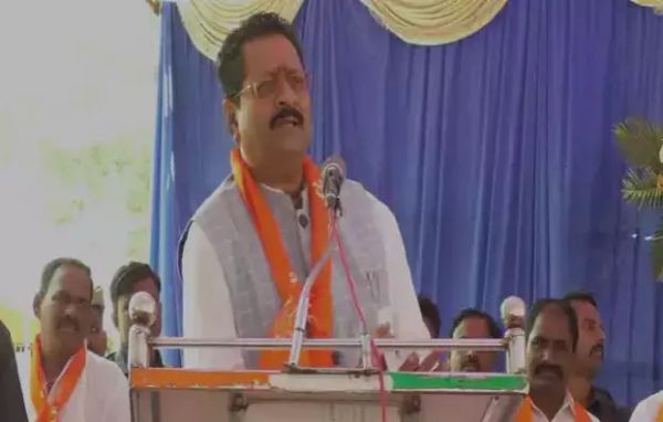 முதல்வர் பதவிக்கு ரூ.2,500 கோடியா? 