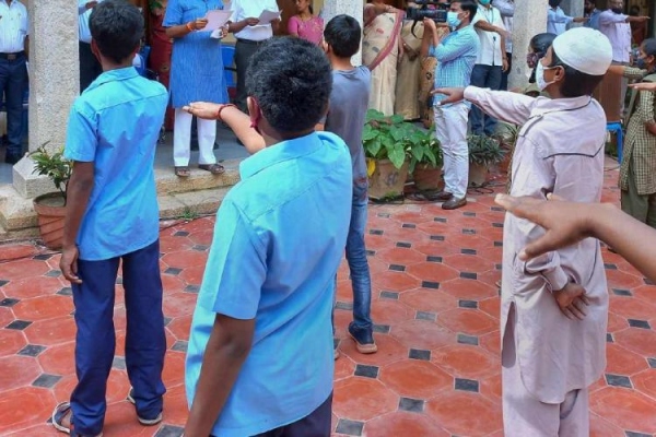 மாணவர் மீது தாக்குதல் 