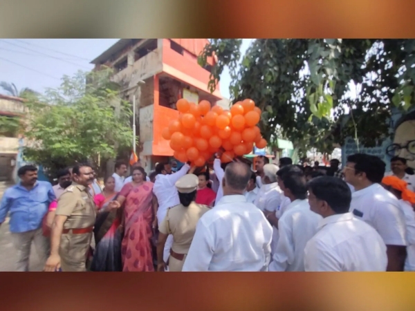 பாஜக காவி பலூன் 
