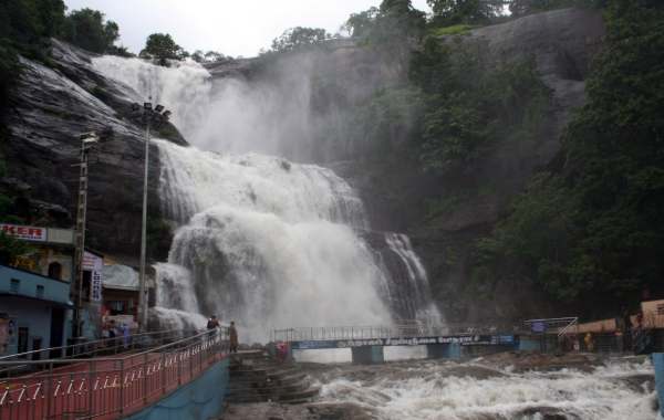 குற்றால மலை அழகு 