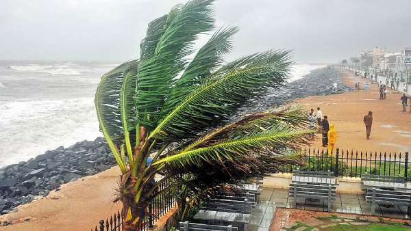 சூறாவளி காற்று வீசும் 